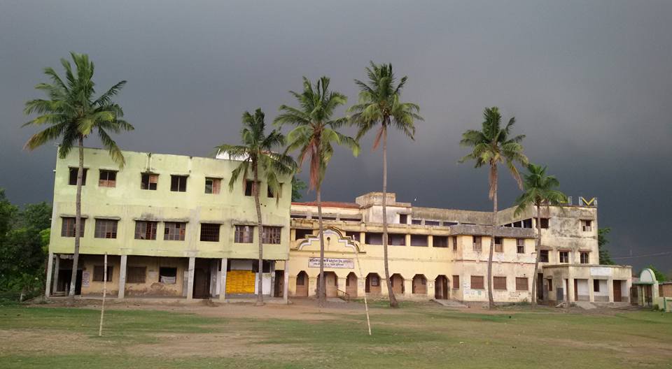 School Campus.https://www.manikchakhighmadrasah.org/char01.png?w=600&h=600&fit=crop